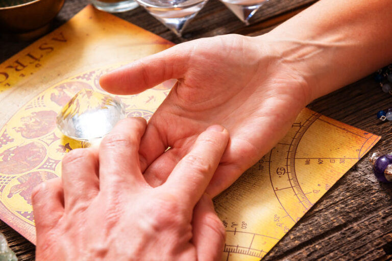 Consultation astrologique à Montréal : Quels avantages pour vous ?